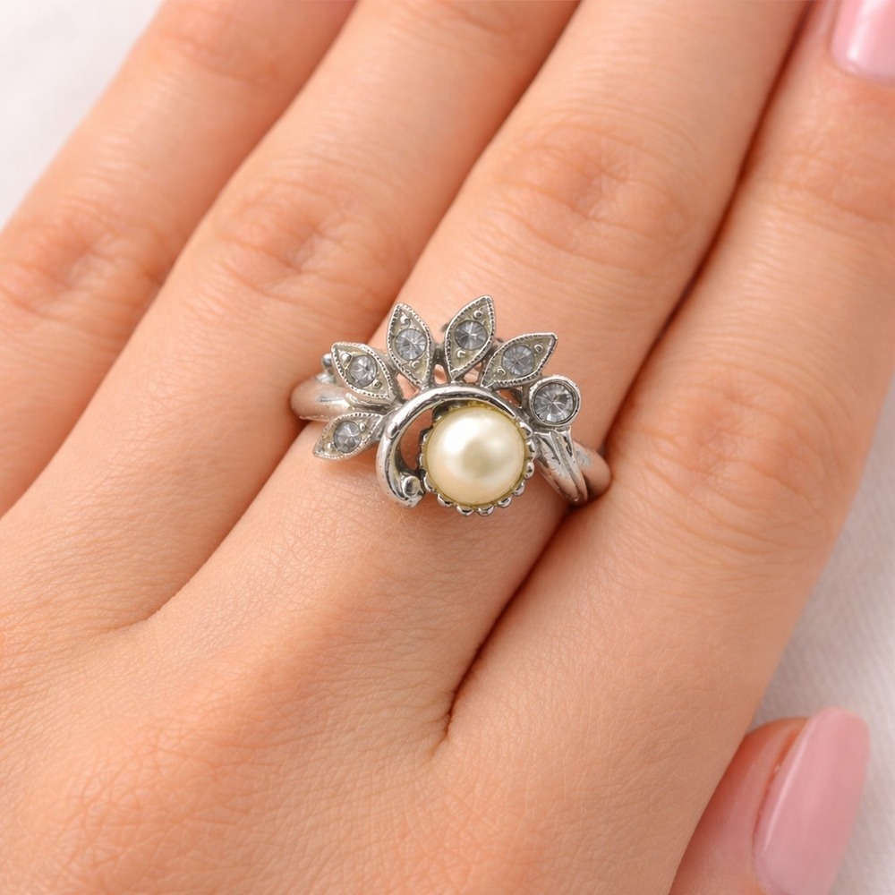 Vintage 1974 Avon "Fan Fare" Ring Faux Pearl Rhinestone Silver Tone Adjustable